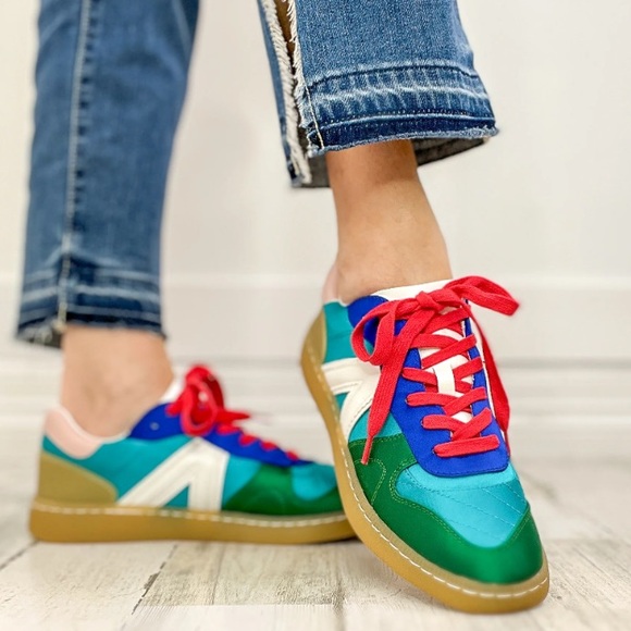 MIA Shoes - NWT Mia Vesta Sneaker in Turquoise & Green Multicolored